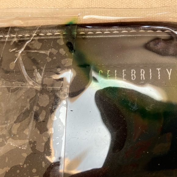 Never opened zip open case w/ manicure tools and MakeUp brushes. - Picture 3 of 3